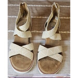 Bobs by Skechers Women's Size 7W Desert Kiss Tan White Memory Foam Sandals
